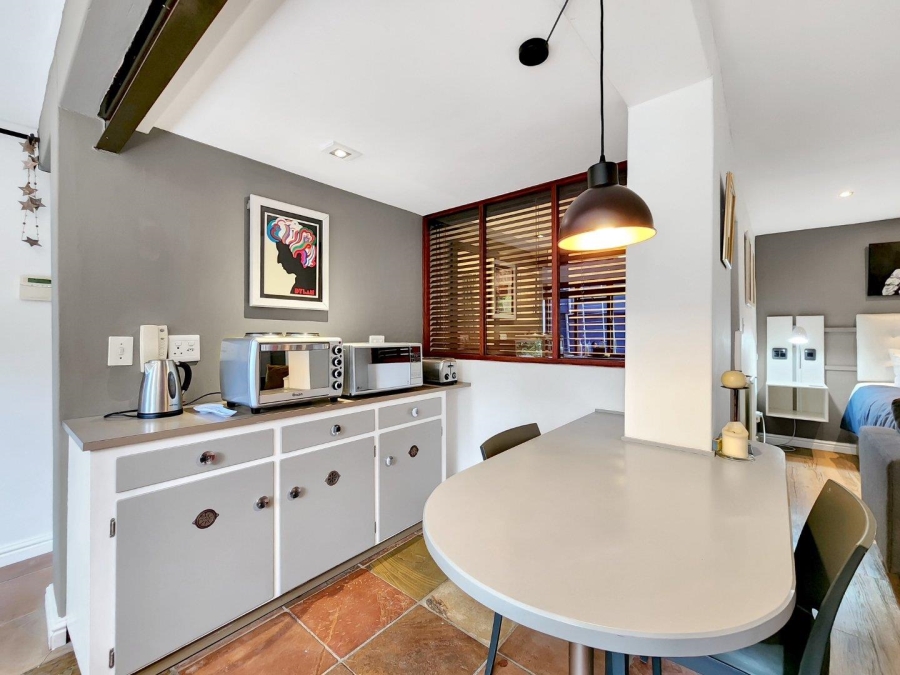 To Let 1 Bedroom Property for Rent in Vredehoek Western Cape